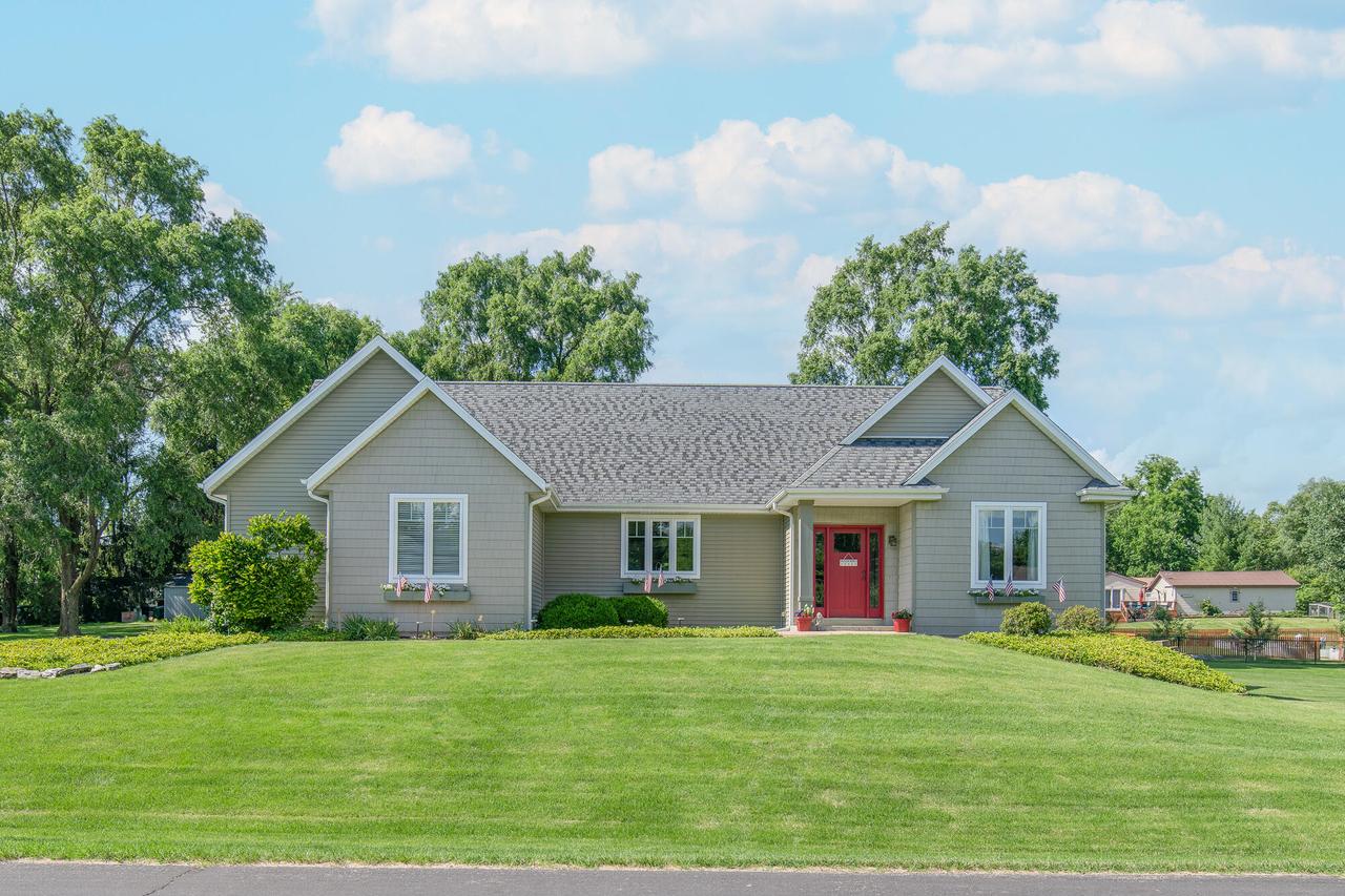 W5158 Hares Foot Rd, Sugar Creek, WI 53121