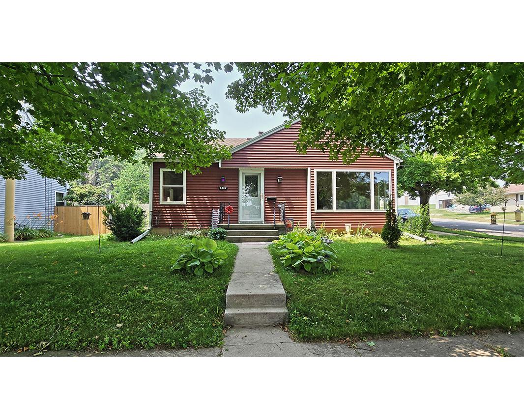 2402 S 9th St, Manitowoc, WI 54220