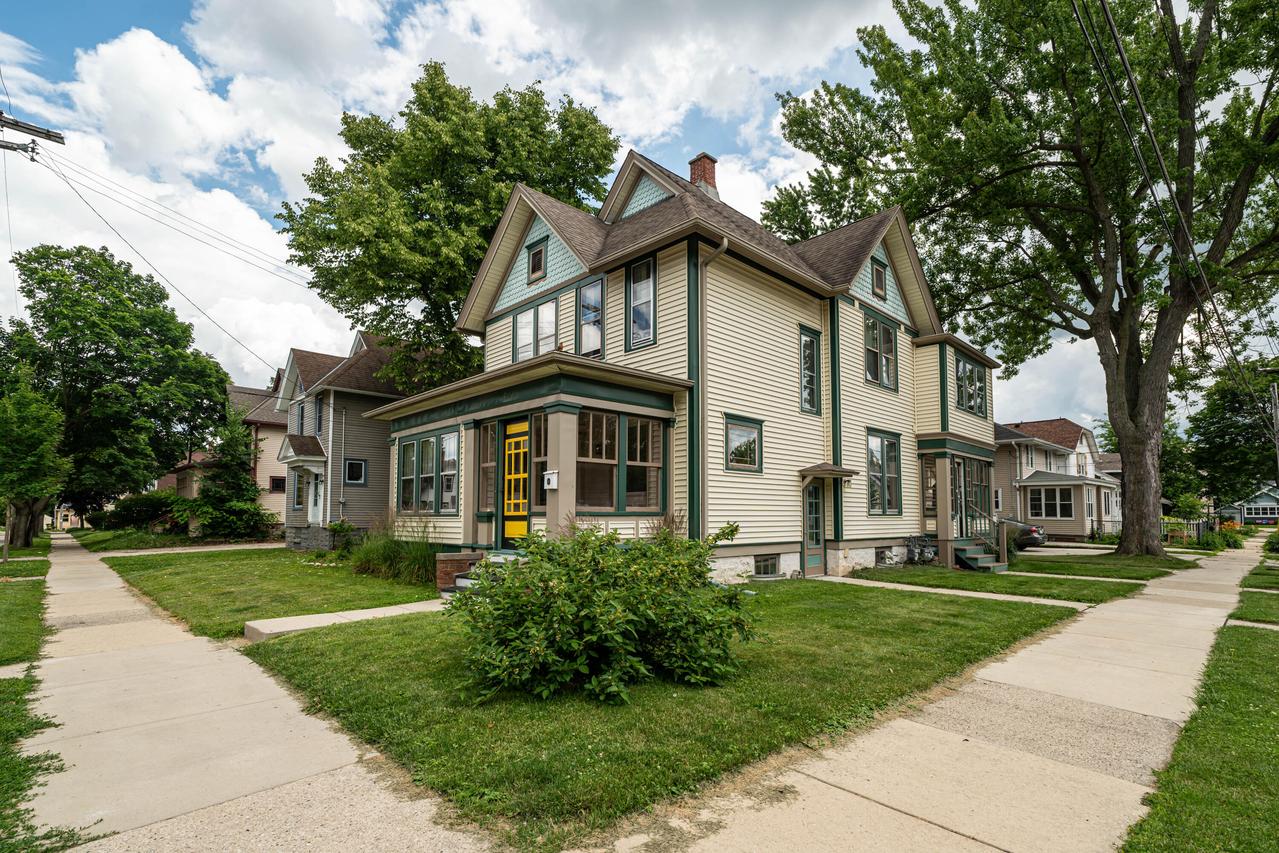 421 Central Ave #123&123.5, Waukesha, WI 53186