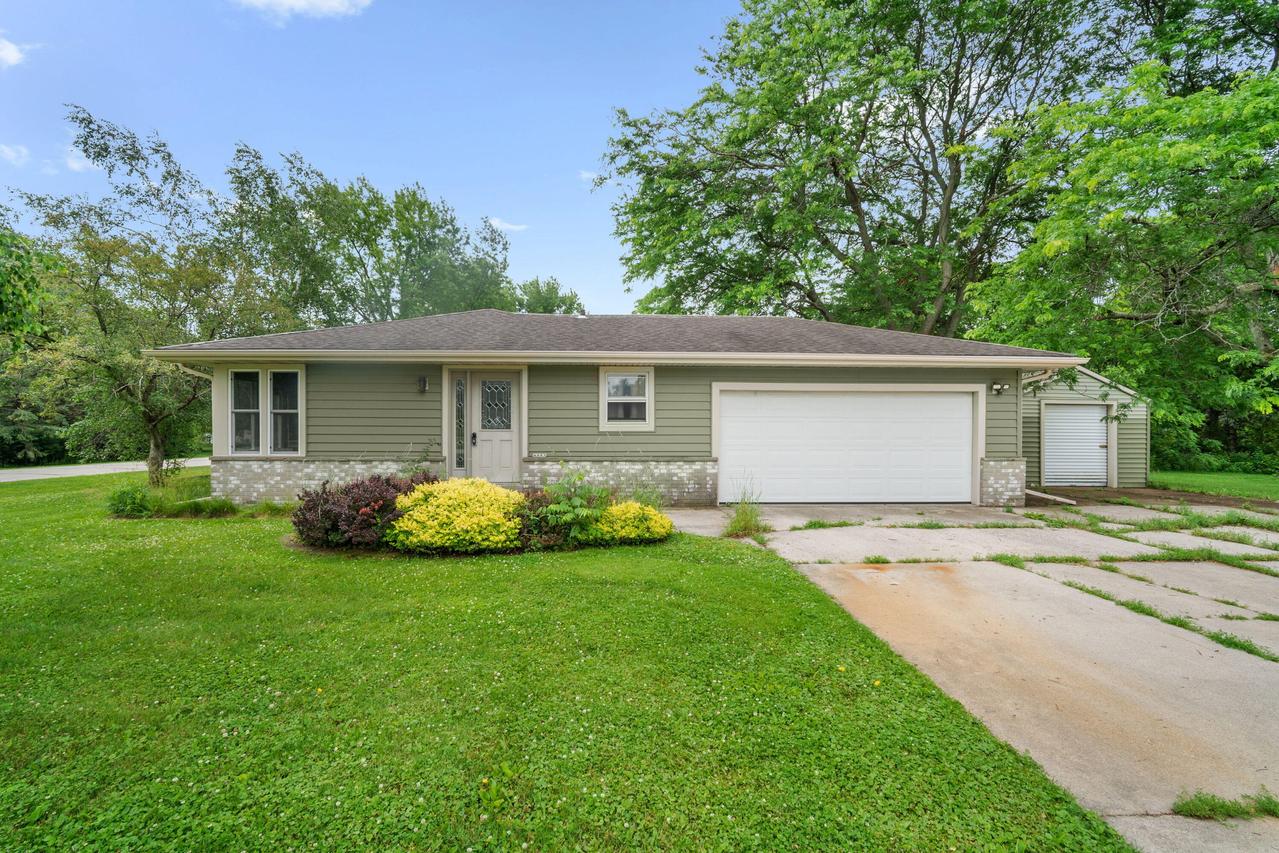 4883 Lois Ln, West Bend, WI 53095