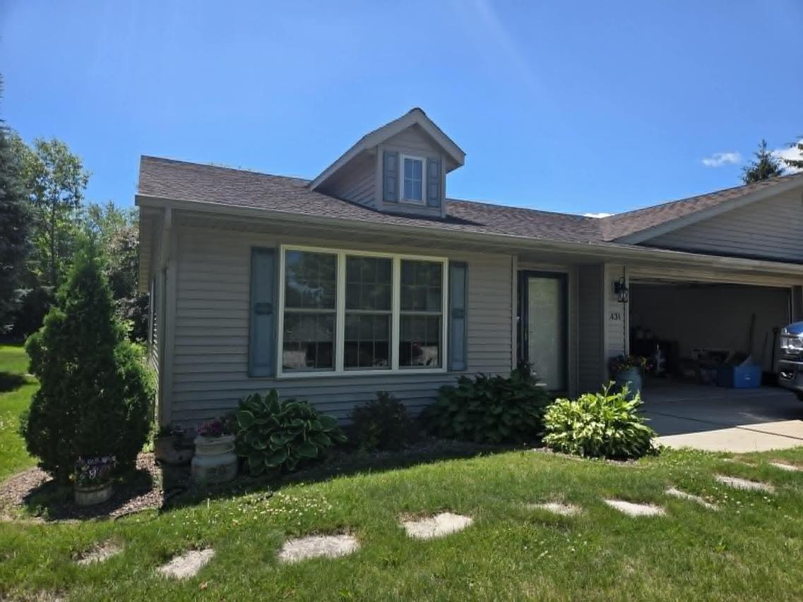 431 Kennedy Ct., Howards Grove, WI 53083