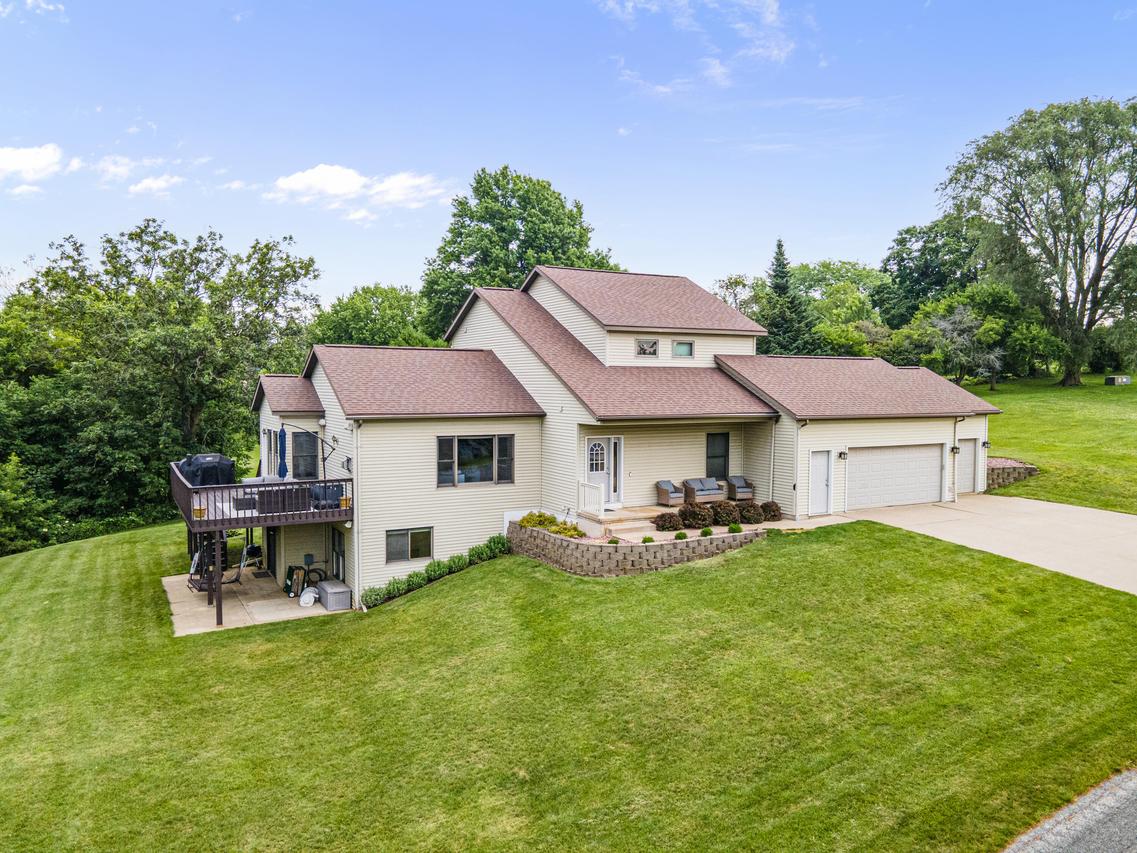 W4988 Mclaren Rd, Shelby, WI 54601