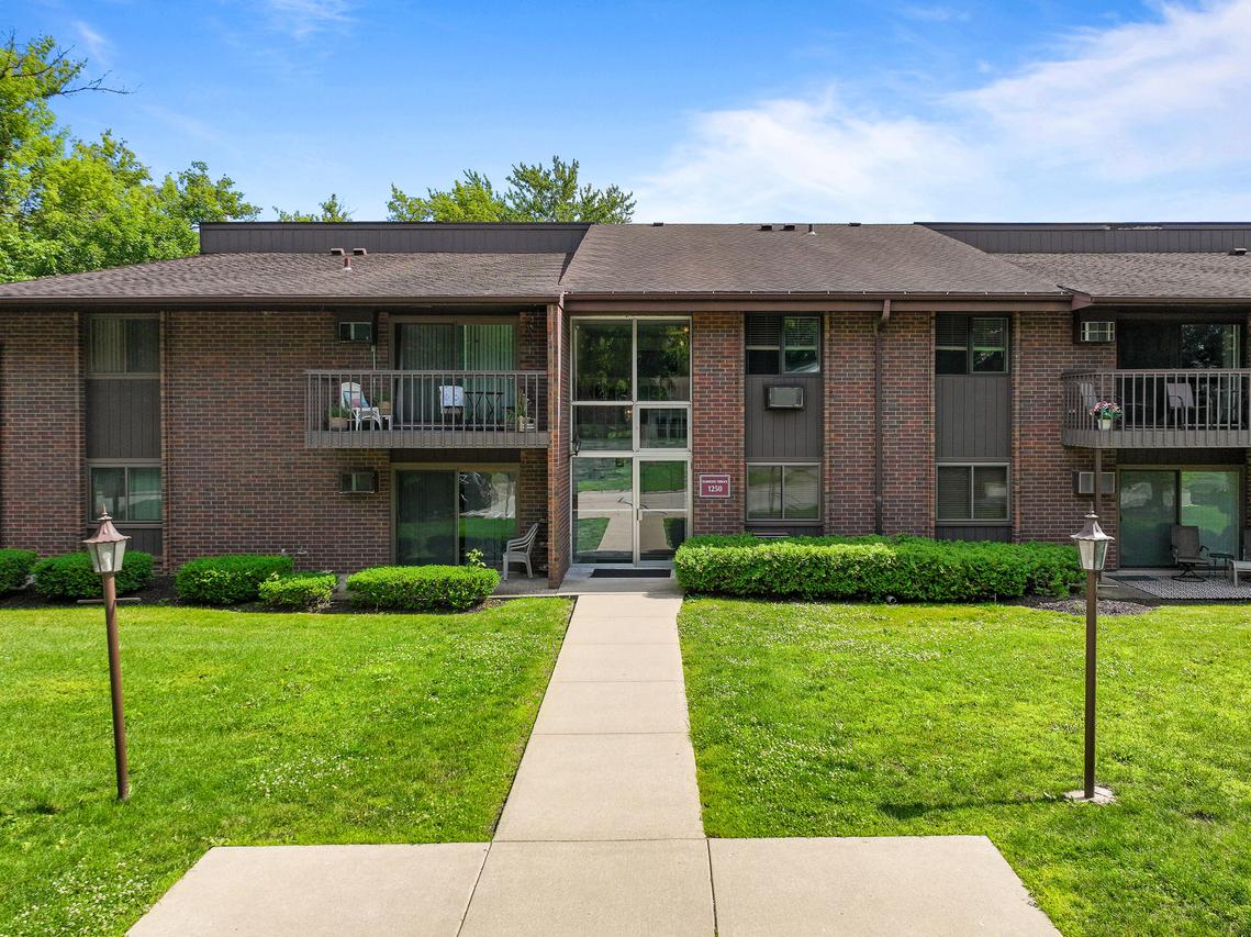 1250 Wisconsin St #209B, Lake Geneva, WI 53147