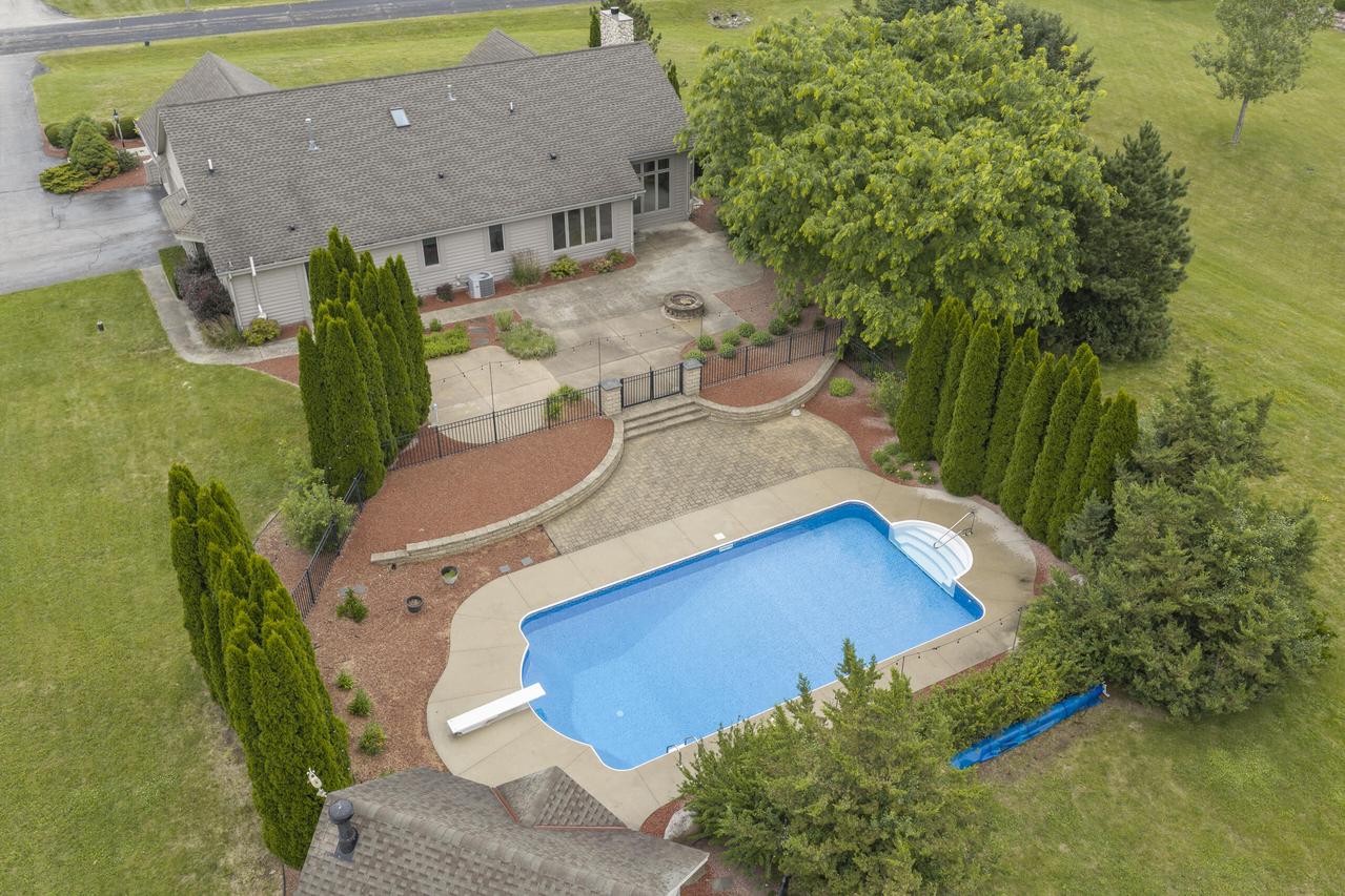S88W34777 Nesting Ln, Eagle, WI 53119