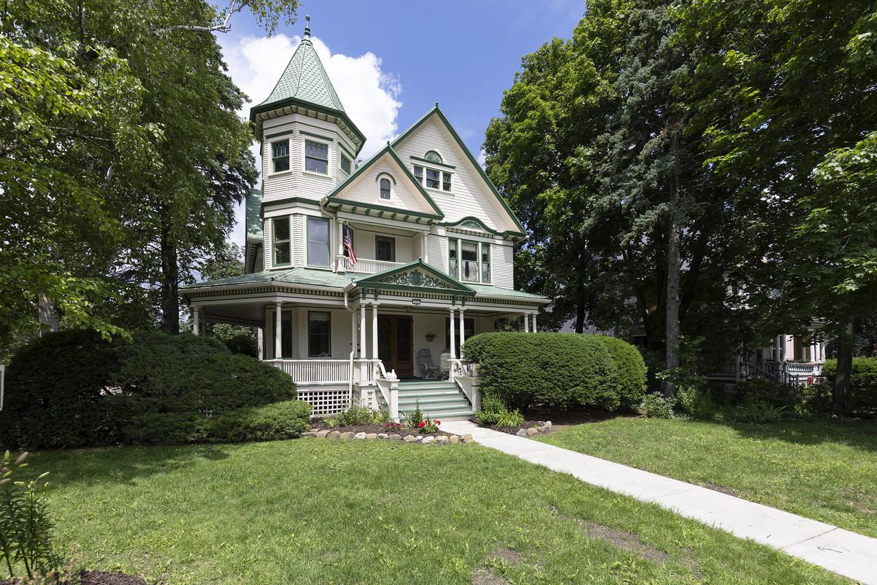 622 W Main St, Whitewater, WI 53190
