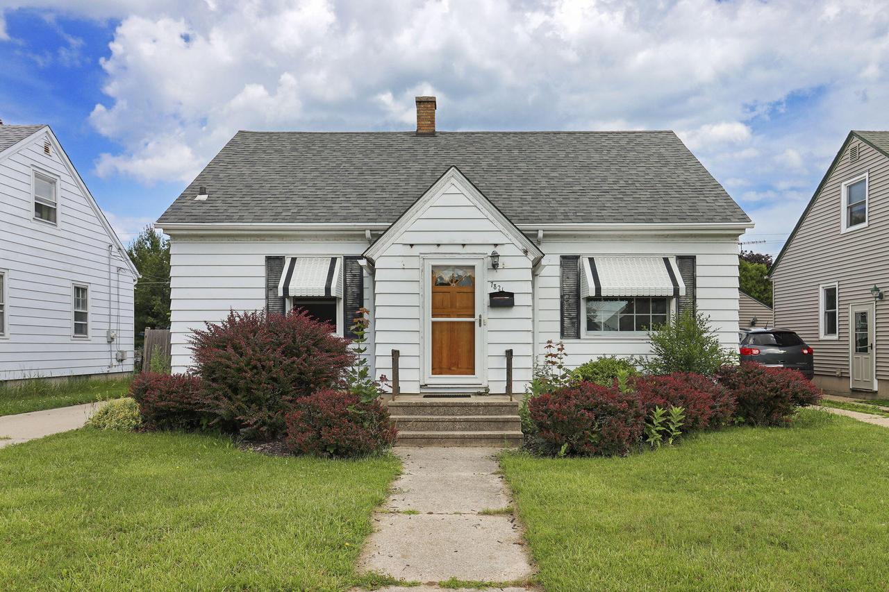 7821 22nd Ave, Kenosha, WI 53143