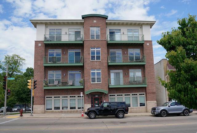 5128 W Bluemound Rd #201, Milwaukee, WI 53208