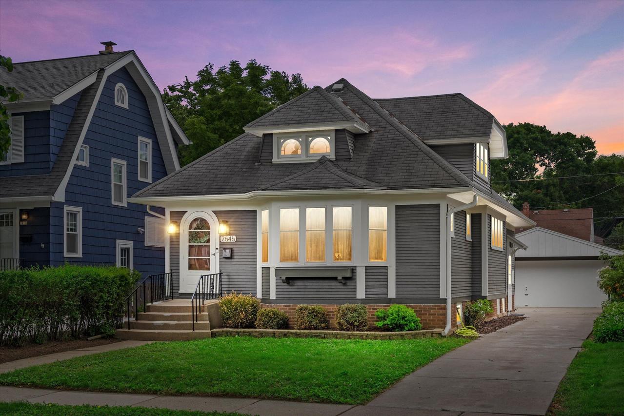 2646 N 69th St, Wauwatosa, WI 53213