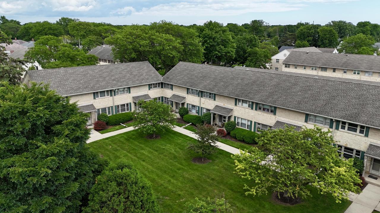 4918 N Shoreland Ave, Whitefish Bay, WI 53217