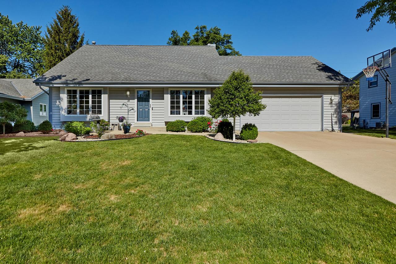 14 Virginia St, Racine, WI 53405
