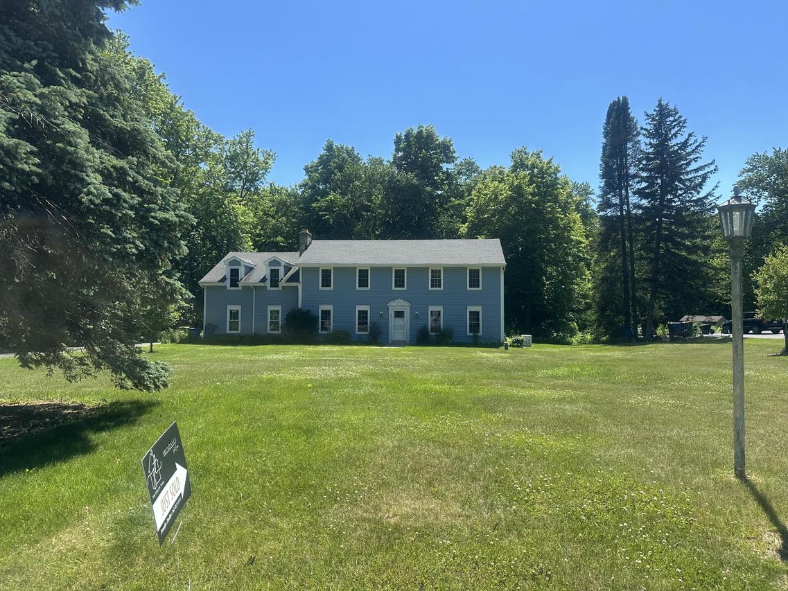 6735 Kingswood Dr, Cedarburg, WI 53012