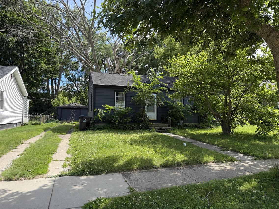 2715 Eisenhower Dr, Racine, WI 53405