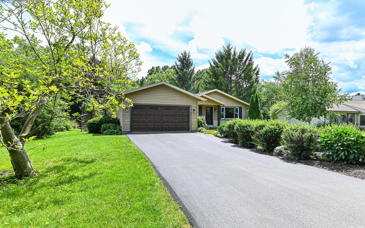 31331 Lake St, Burlington, WI 53105