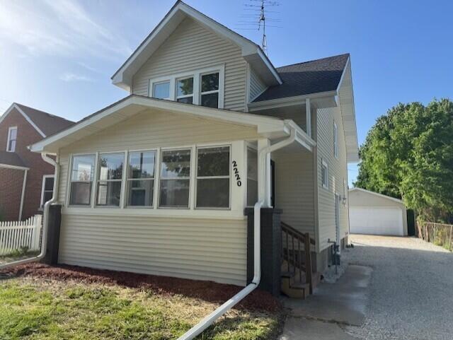 2220 75th St, Kenosha, WI 53143