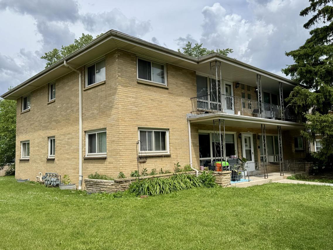 7328 W Honey Creek, Milwaukee, WI 53219
