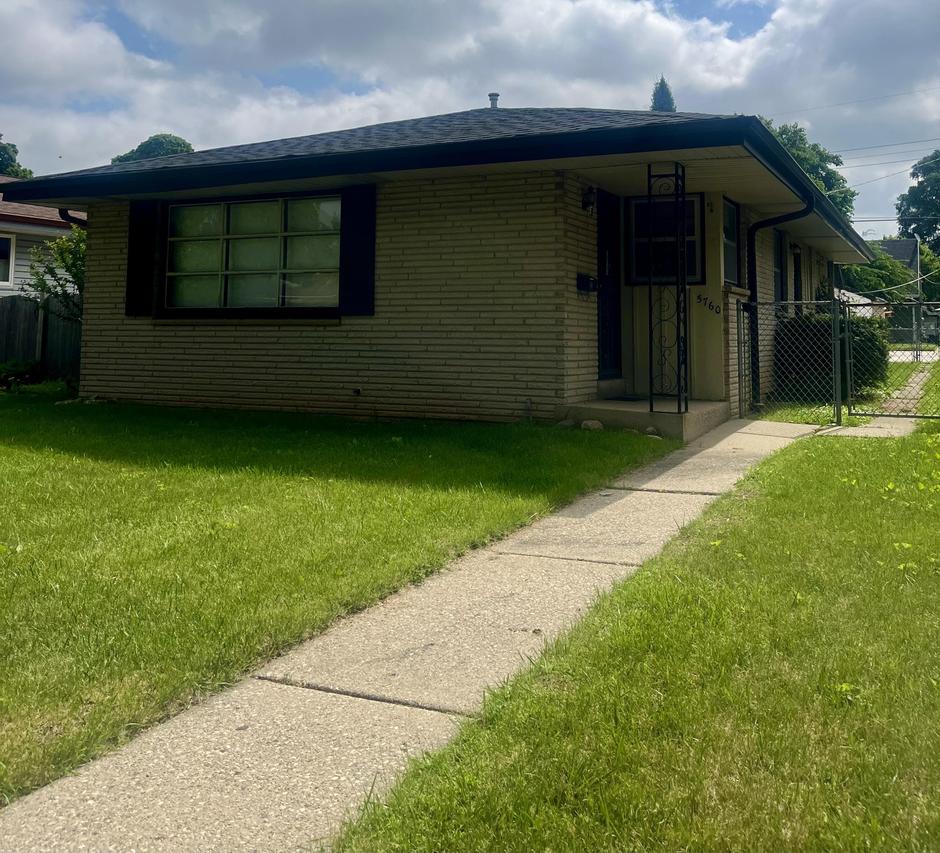 5760 N 93rd St, Milwaukee, WI 53225