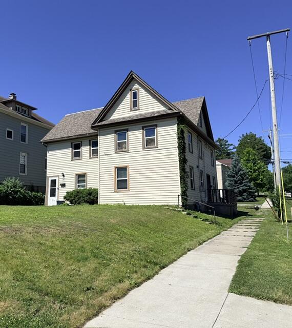 106 S 7th Ave, West Bend, WI 53095