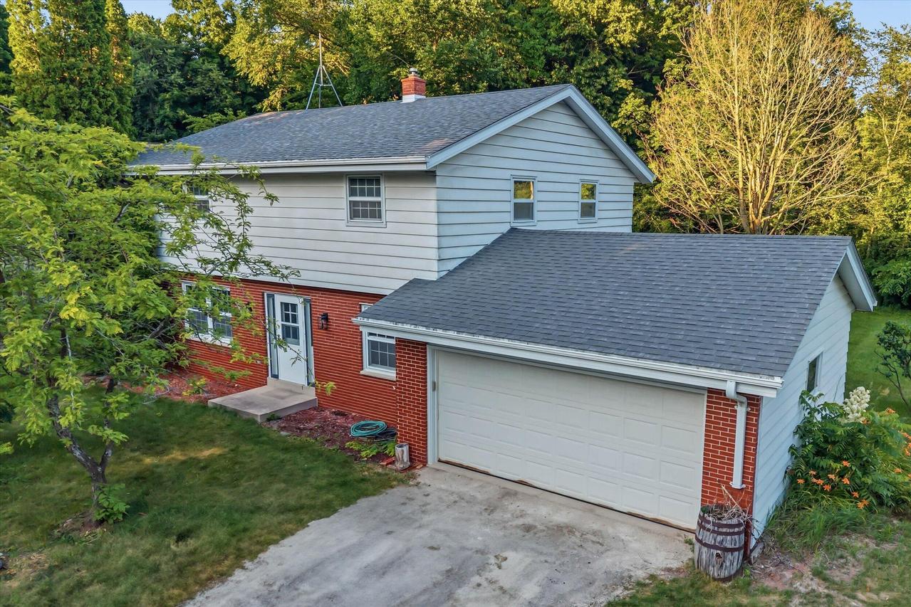 3552 Lusan Dr, Jackson, WI 53012