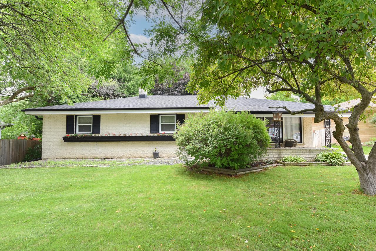 2382 S 93rd St, West Allis, WI 53227