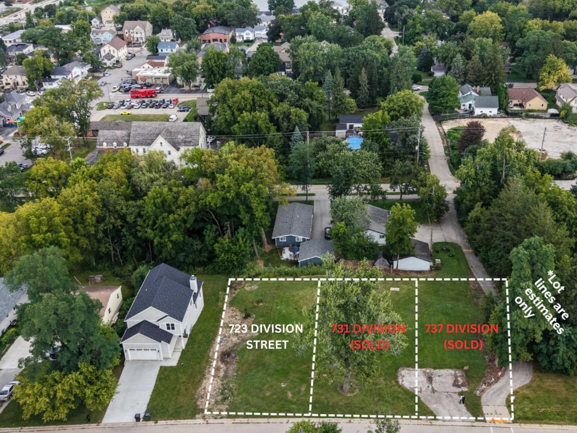 723 Division St, Delafield, WI 53018