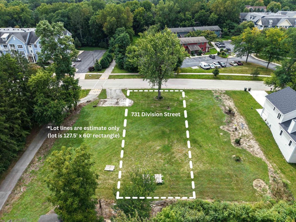 731 Division St, Delafield, WI 53018