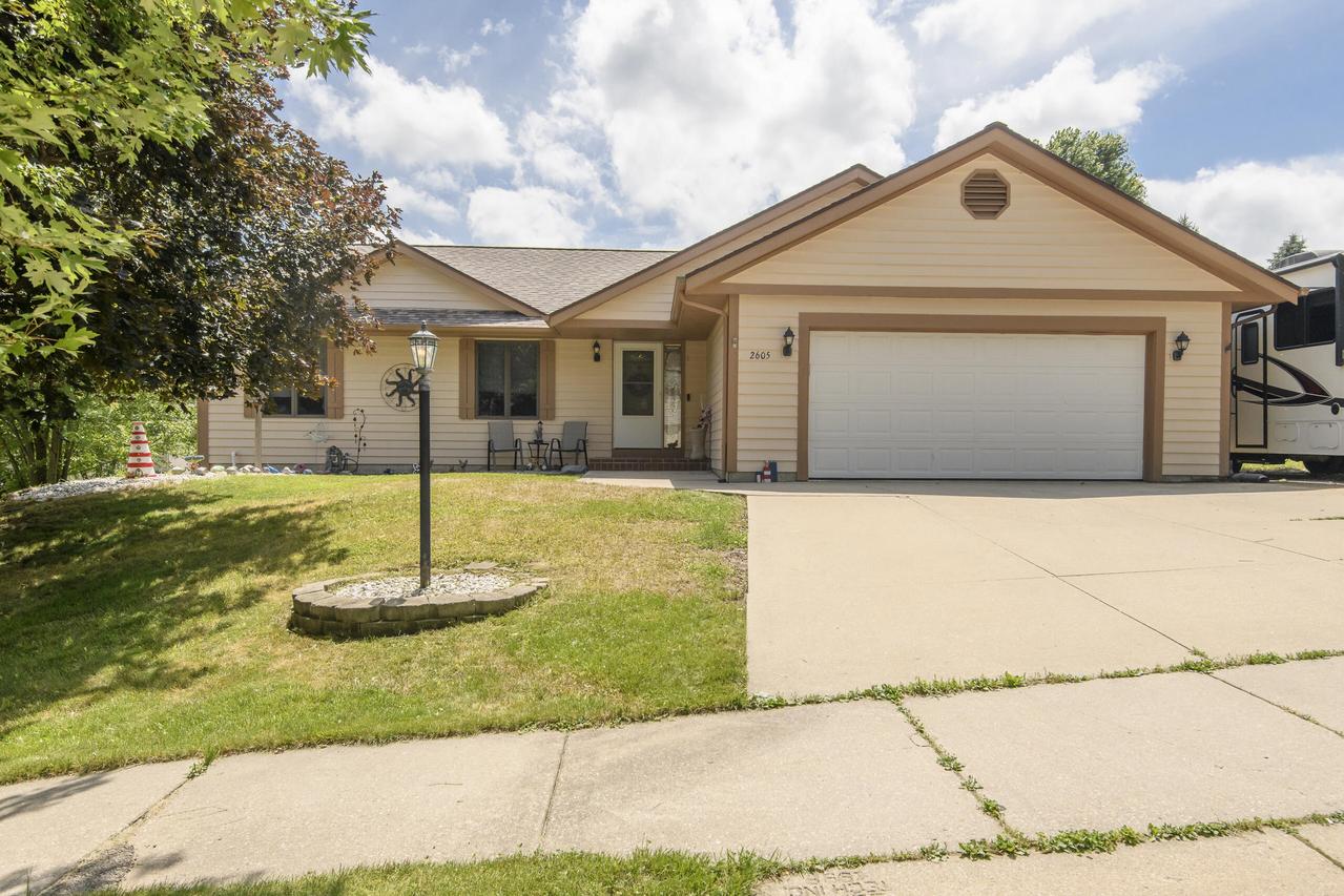 2605 Campfire Xing, Waukesha, WI 53189