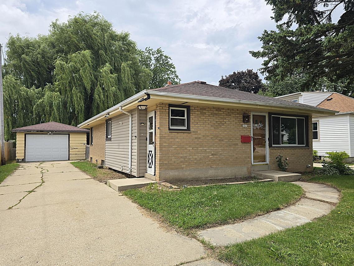 5863 S Hately Ave, Cudahy, WI 53110