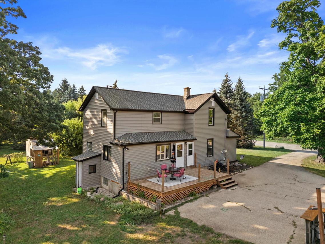 5402 Northwest Hwy, Waterford, WI 53185