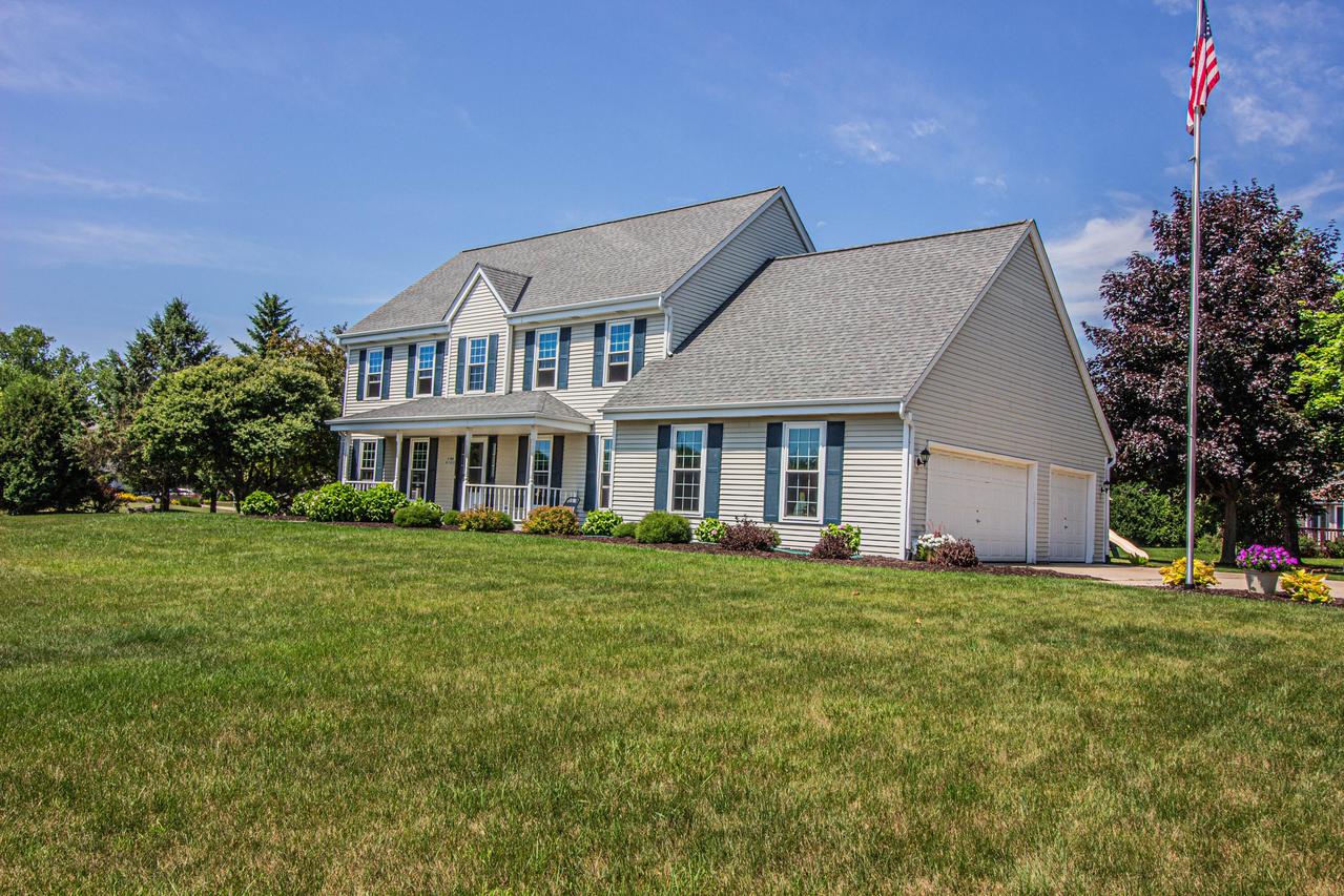 W196N11351 Shadow Wood Dr, Germantown, WI 53022
