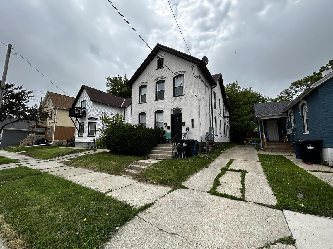 1518 Geneva St, Racine, WI 53404