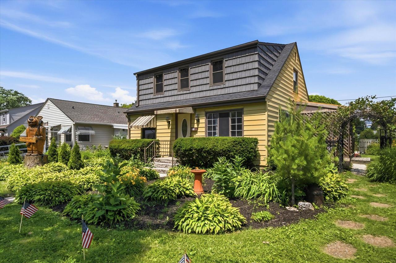 4100 S Hately Ave, Saint Francis, WI 53235