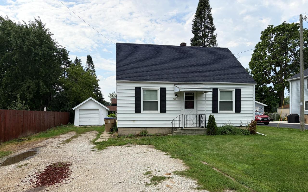 5121 85th St, Pleasant Prairie, WI 53158