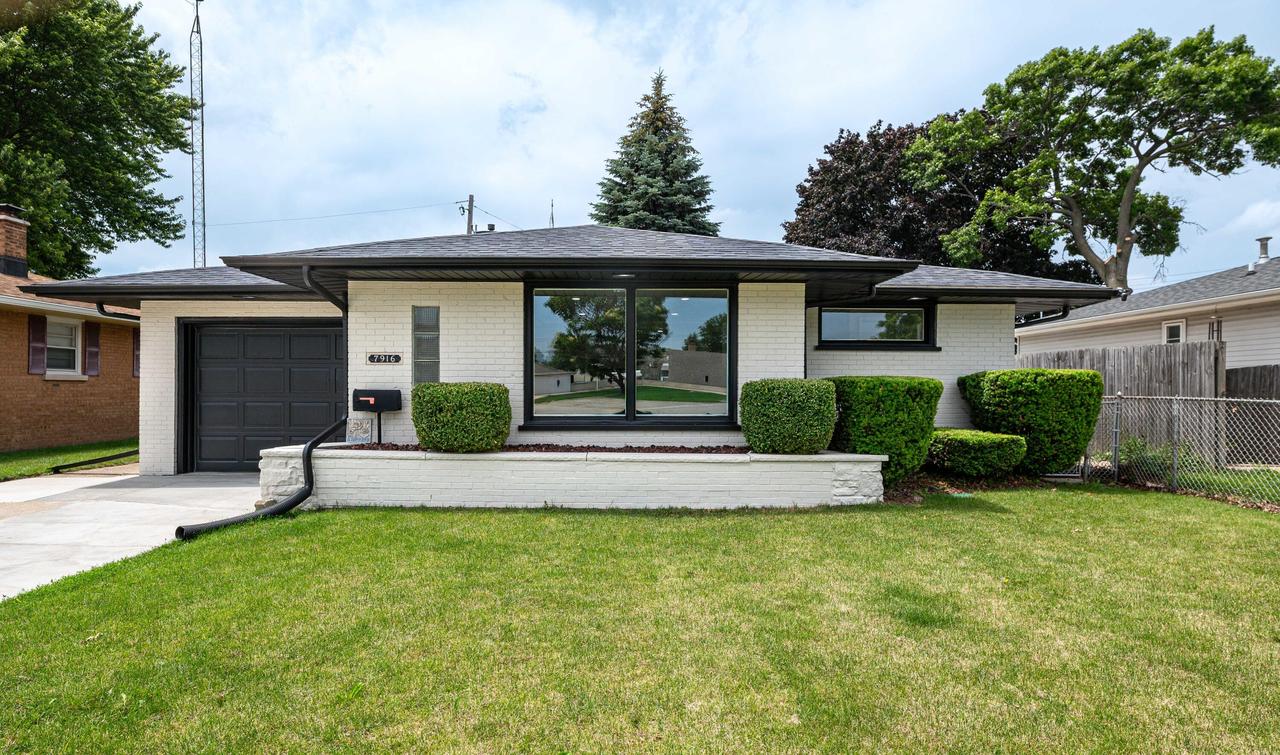 7916 22nd Ave, Kenosha, WI 53143