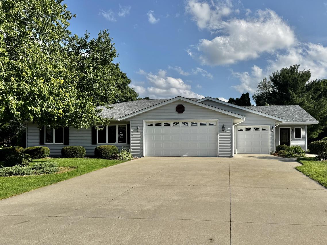 1303 Hadley Ct, Watertown, WI 53098