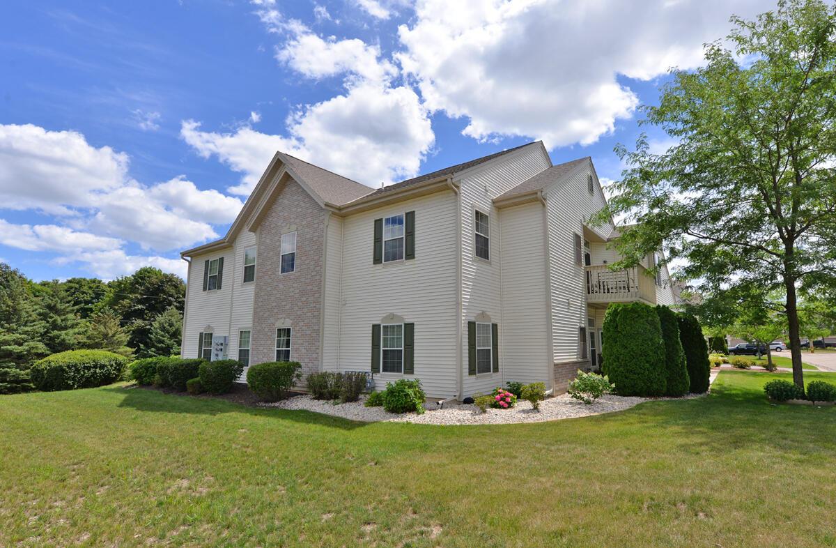 1059 Stratford Ct #201, Mount Pleasant, WI 53406