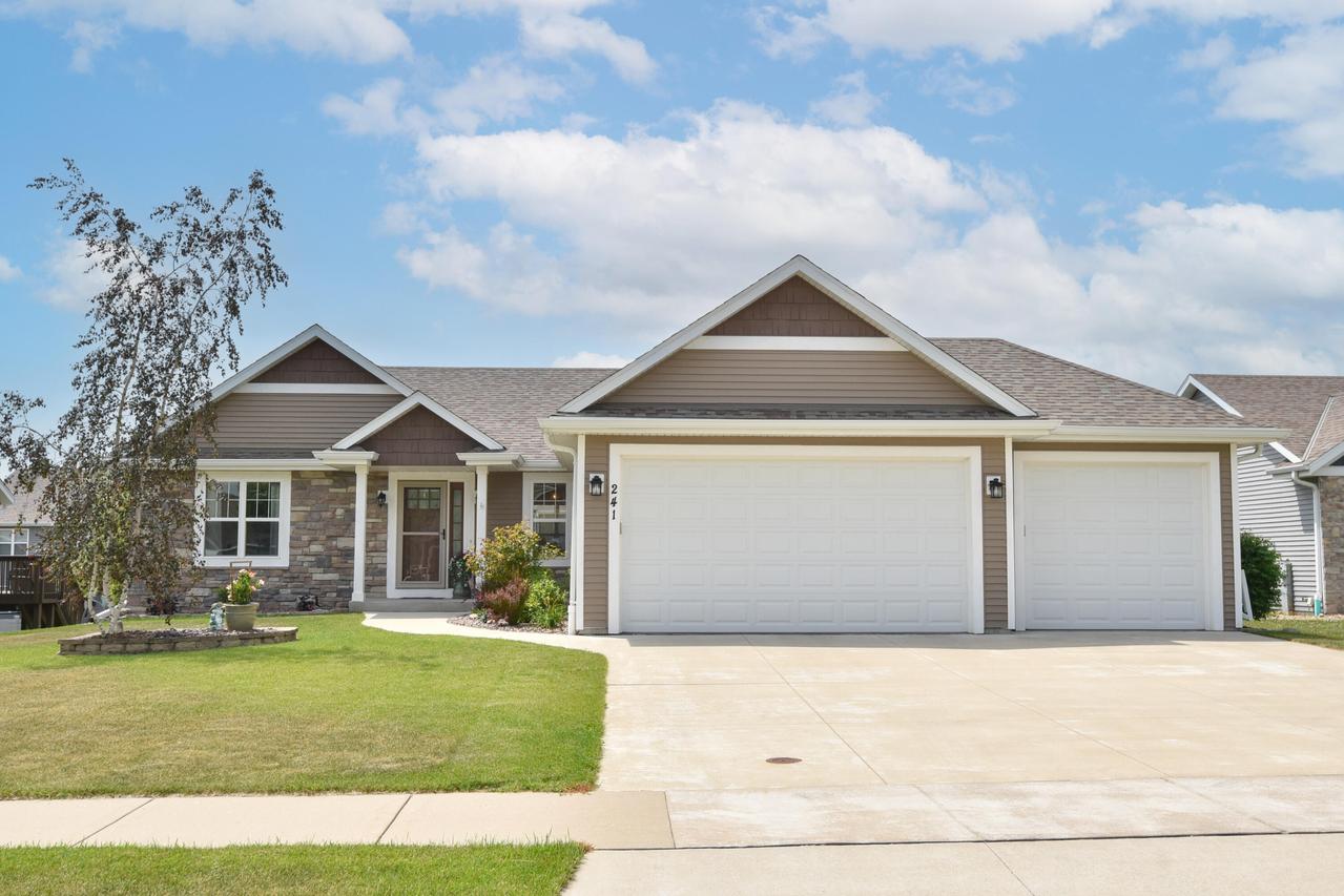 241 N Silver Fox Dr, Kewaskum, WI 53040