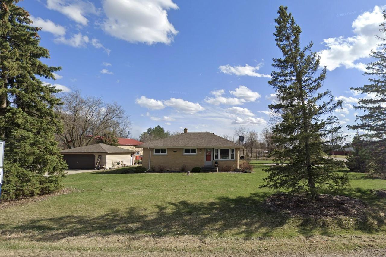 5819 W 8 Mile Rd, Raymond, WI 53108