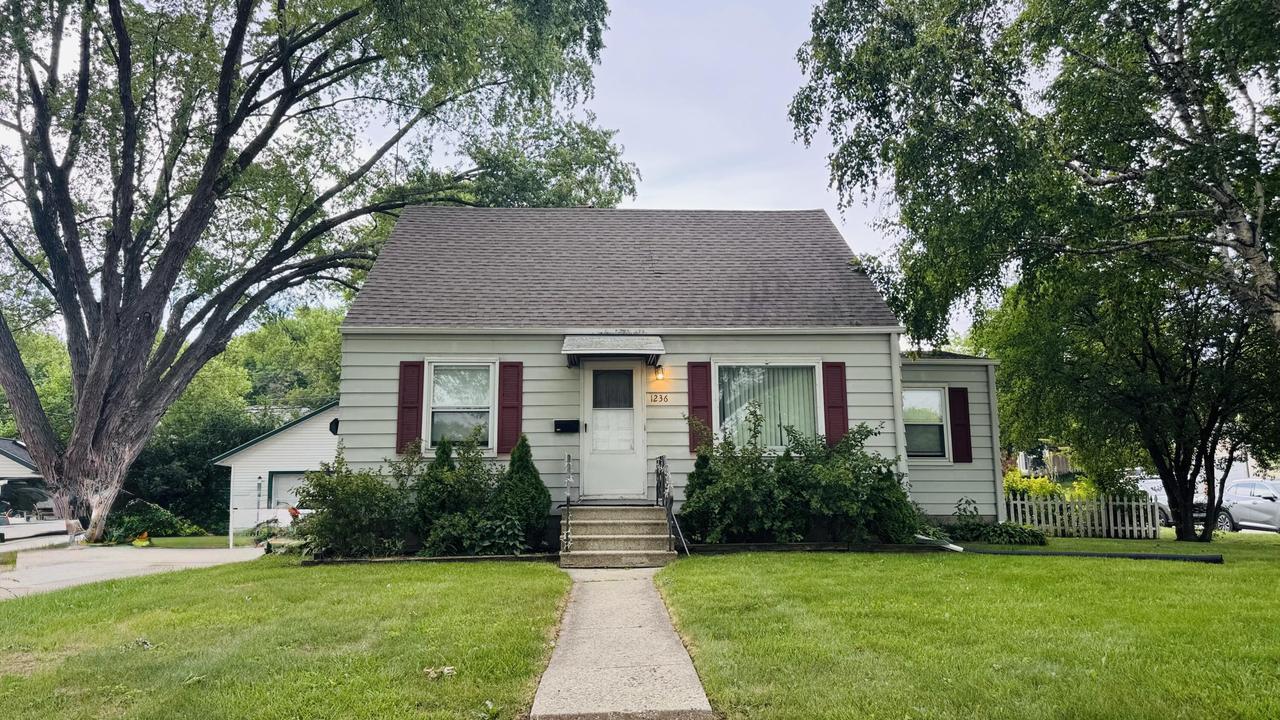 1236 S 104th St, West Allis, WI 53214