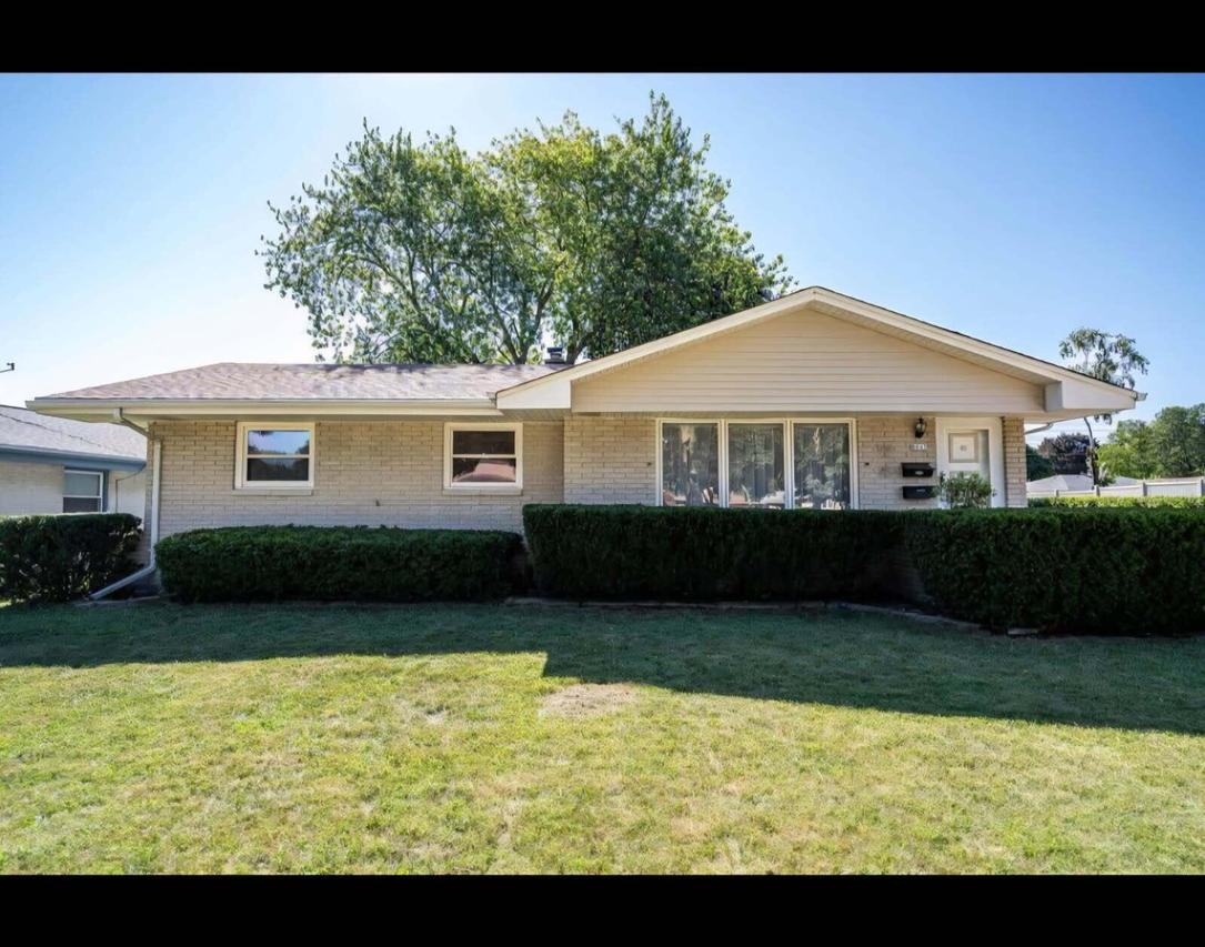 8845 W Burdick Ave, Milwaukee, WI 53227