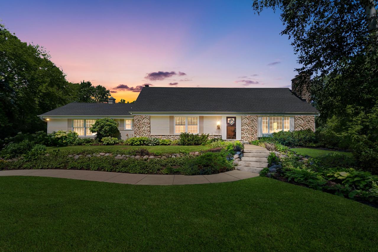 4838 W Glen Cove, Mequon, WI 53092