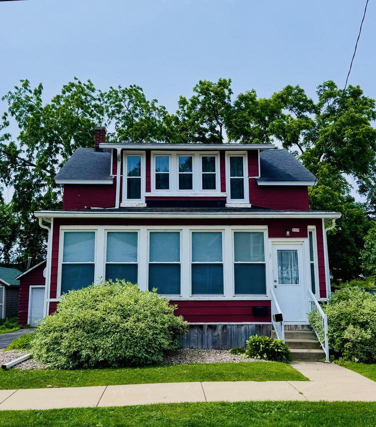 339 W South St, Oconomowoc, WI 53066