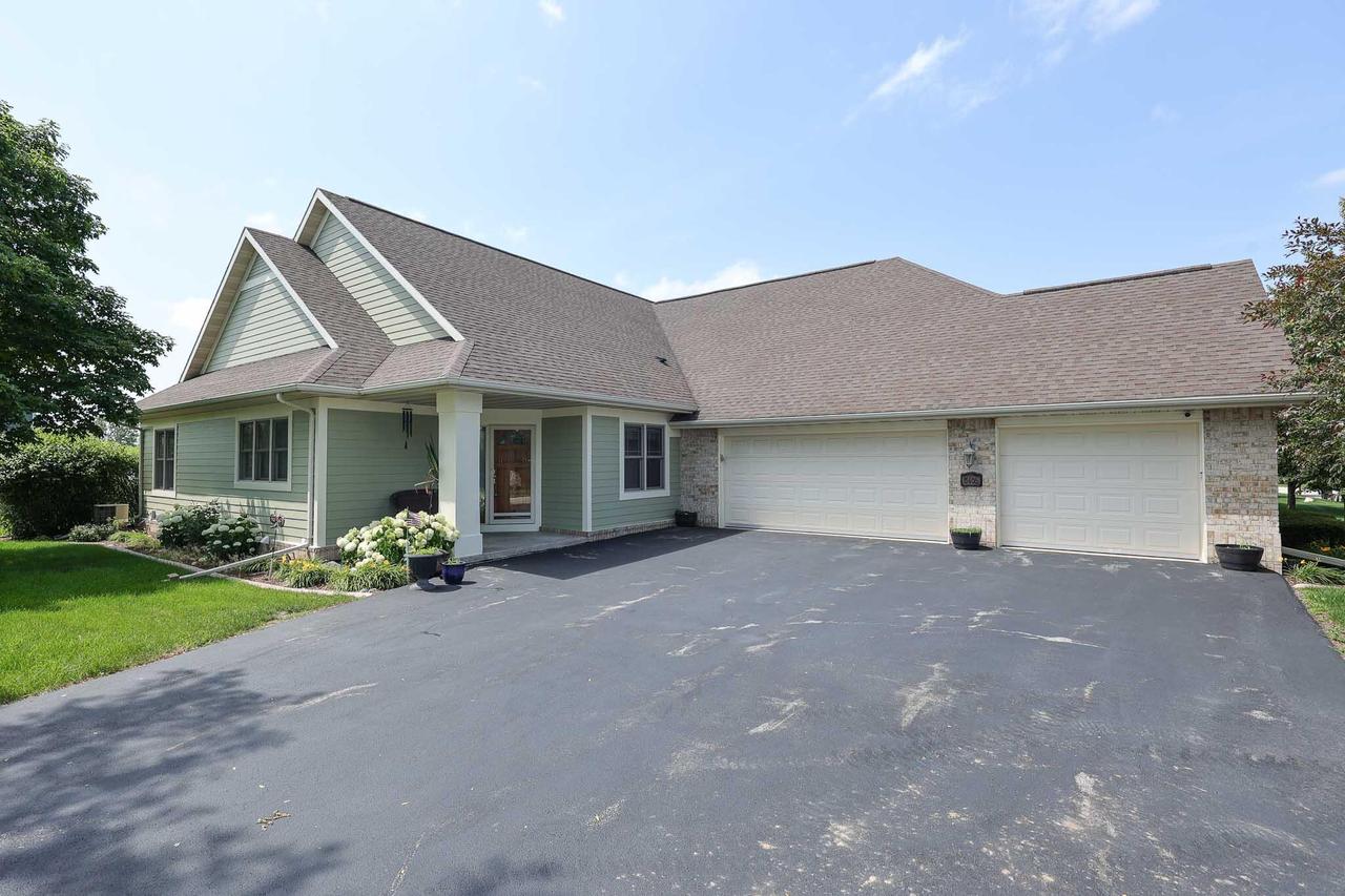 3406 W Villa Dr, Franklin, WI 53132