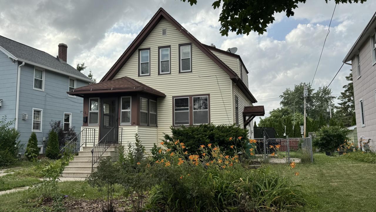 147 E Cotton St, Fond Du Lac, WI 54935