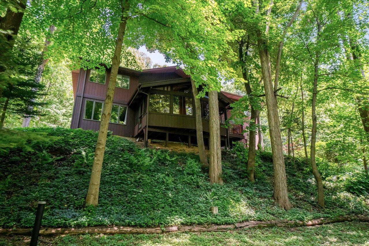 W5094 Highland Pl, Shelby, WI 54601