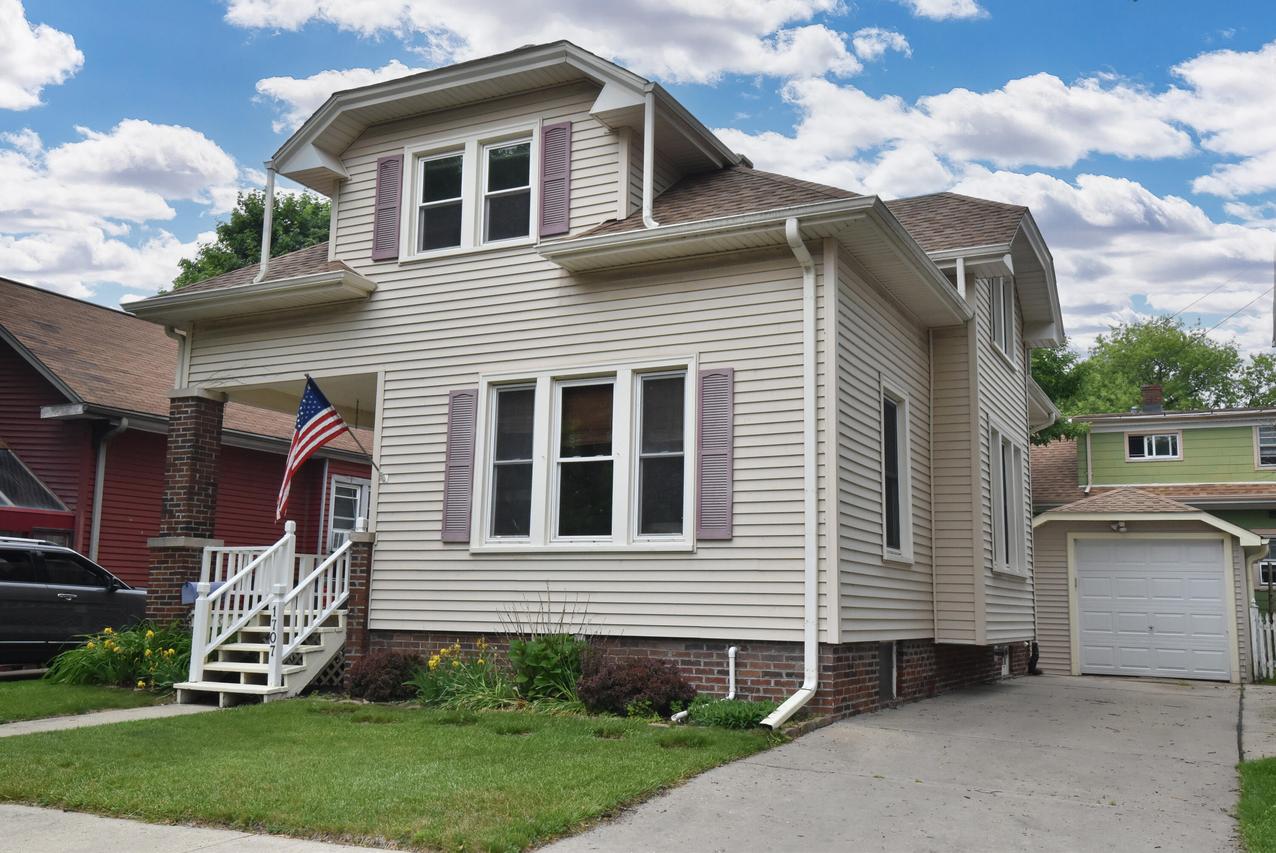 1707 Carlisle Ave, Racine, WI 53404