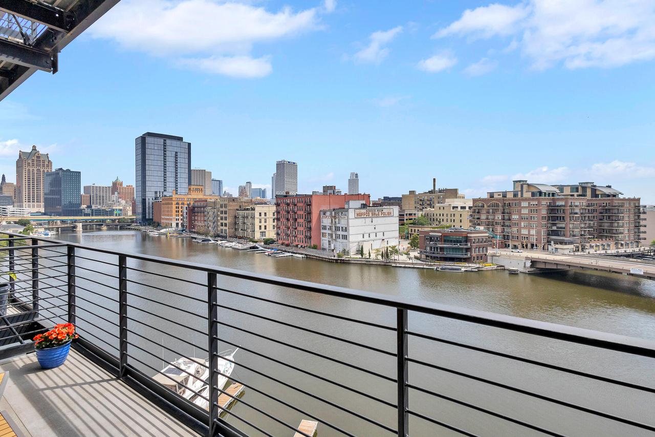 106 W Seeboth St #612, Milwaukee, WI 53204