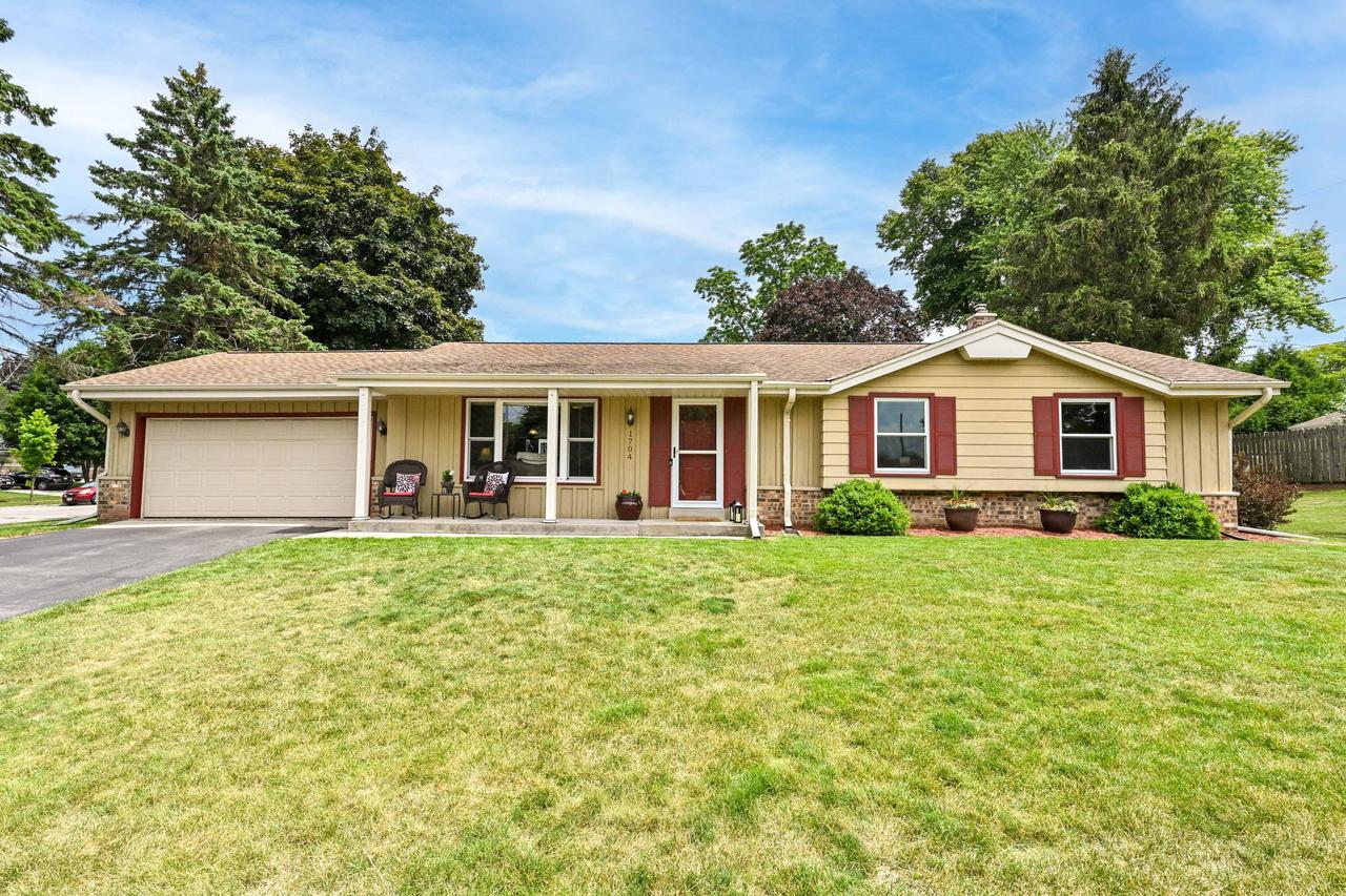 1704 16th Ave, Grafton, WI 53024