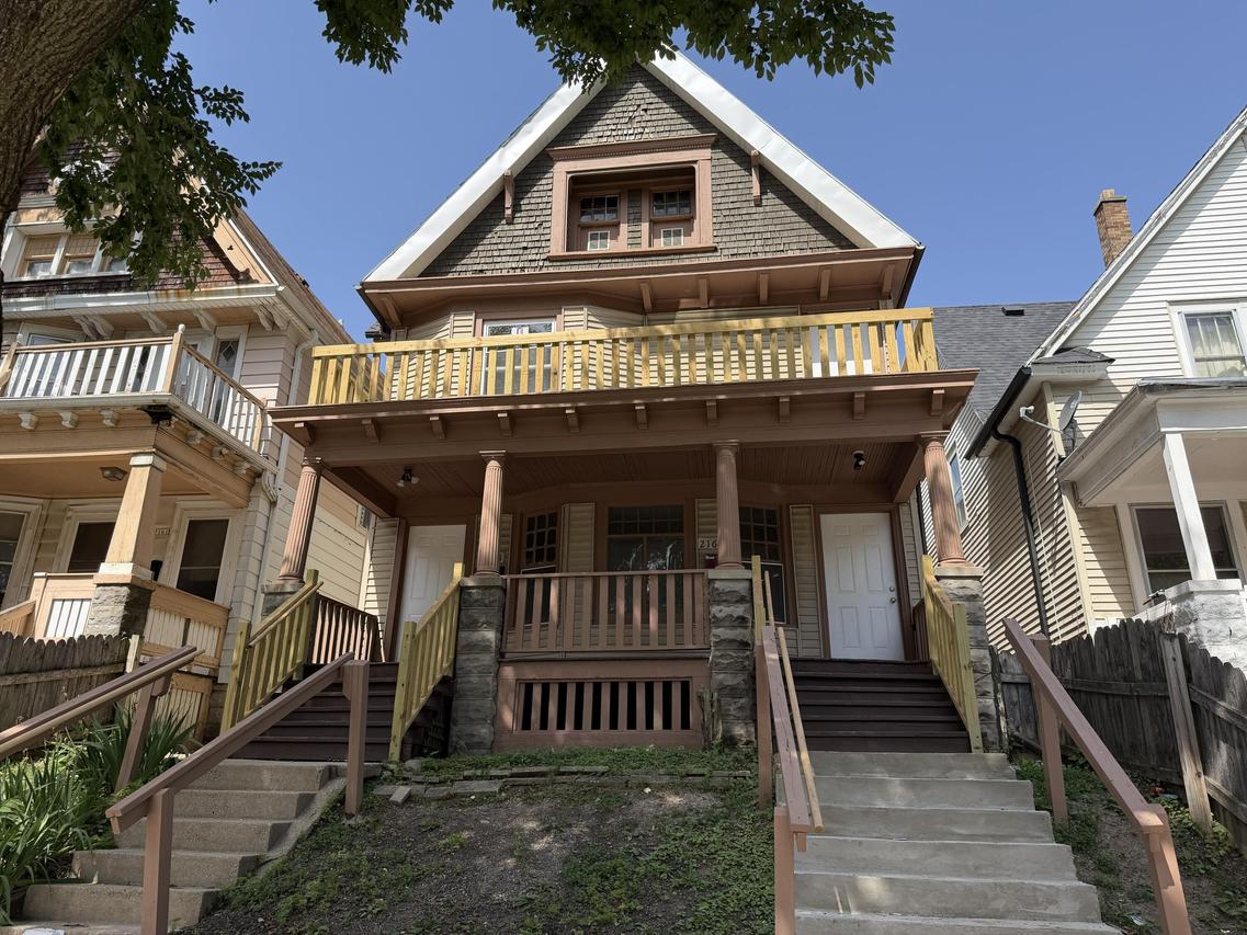 2163 N 41st St #2165, Milwaukee, WI 53208