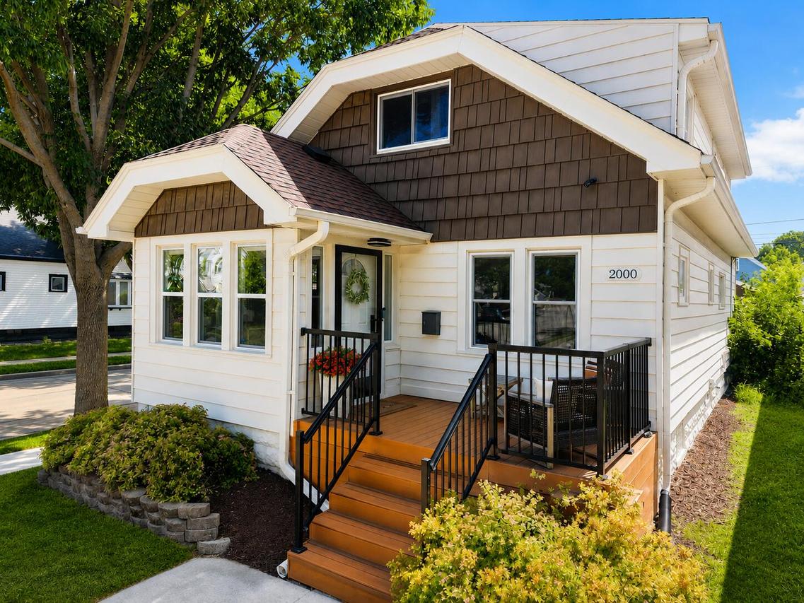 2000 S 72nd St, West Allis, WI 53219