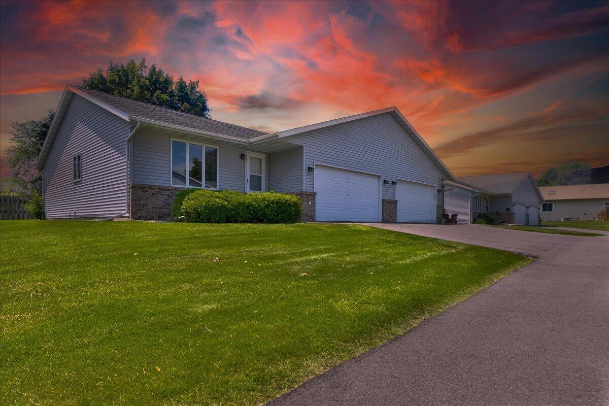914 Northern Sands Pl, Onalaska, WI 54650